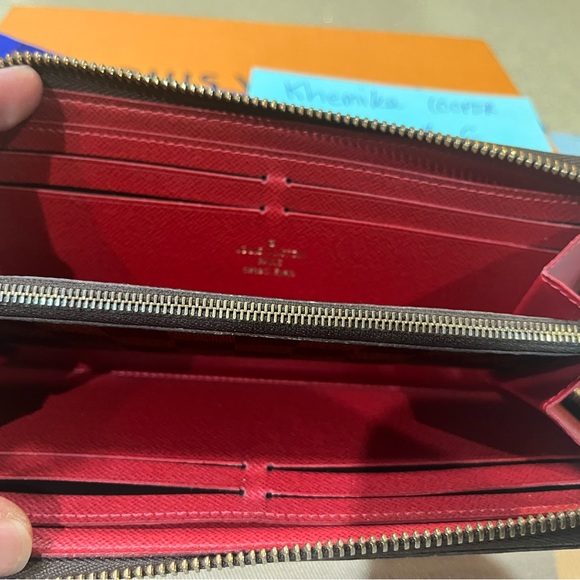 Lv wallet 💯 % Authentic - Picture 6 of 10